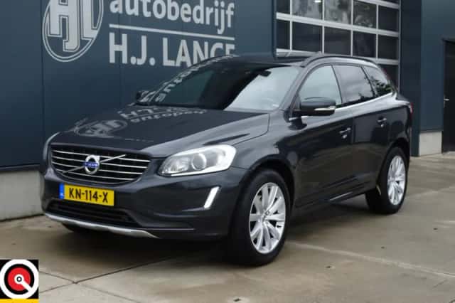 Volvo XC60 (2015) thumbnail 3