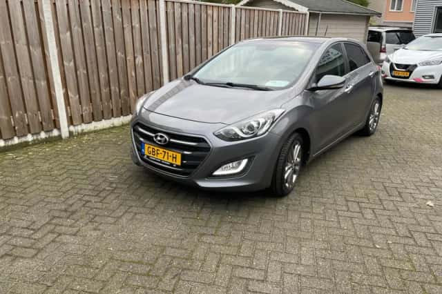 Hyundai i30 (2015) thumbnail 2