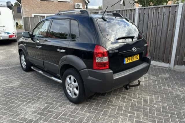 Hyundai Tucson (2005) thumbnail 3