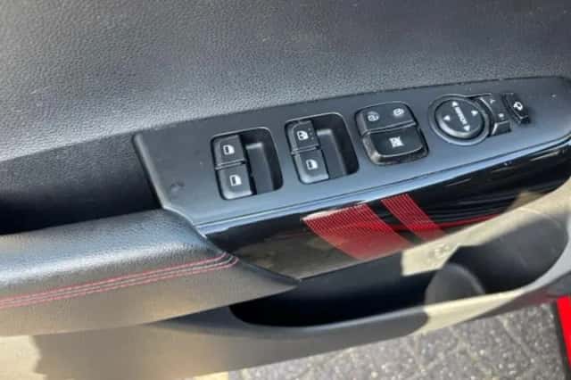 Kia Picanto (2018) thumbnail 6