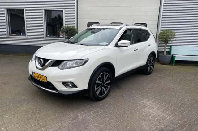 Nissan X-Trail (2017) thumbnail 1