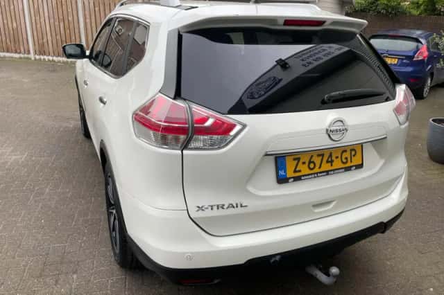 Nissan X-Trail (2017) thumbnail 4