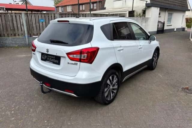 Suzuki S-Cross (2019) thumbnail 2