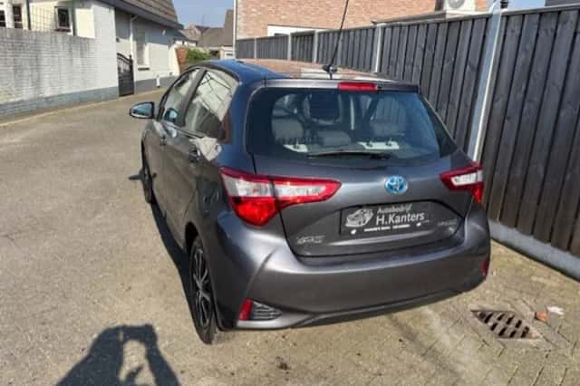 Toyota Yaris (2018) thumbnail 3