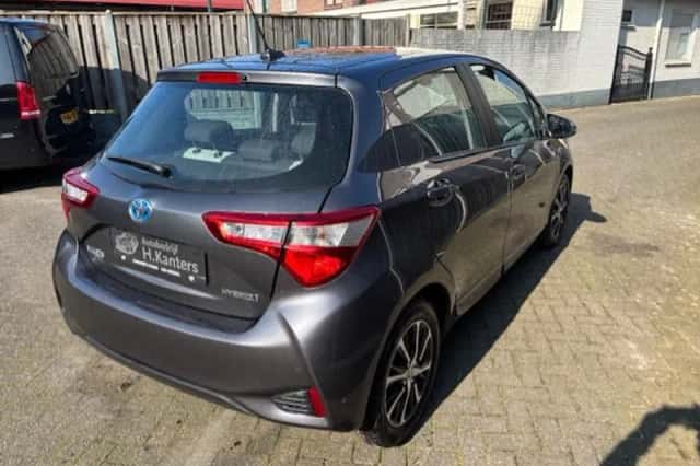 Toyota Yaris (2018) thumbnail 4