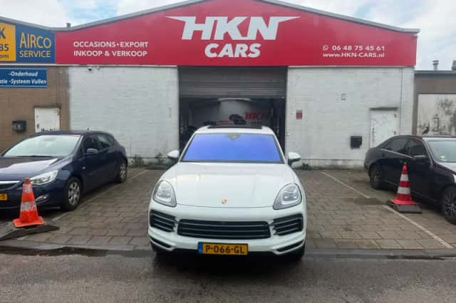 Porsche Cayenne (2018) thumbnail 1