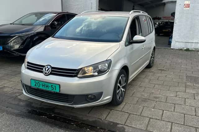 Volkswagen Touran (2013) thumbnail 2