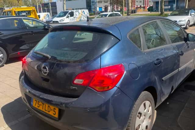 Opel Astra (2012) thumbnail 2