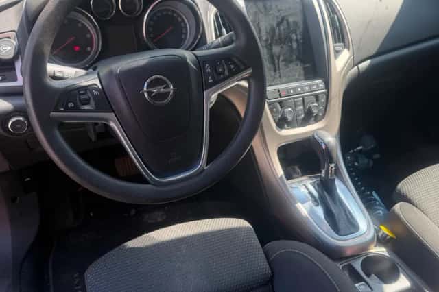 Opel Astra (2012) thumbnail 3