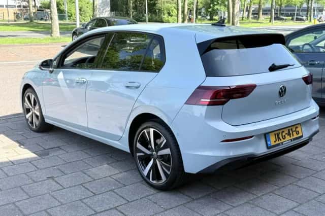 Volkswagen Golf (2025) thumbnail 2