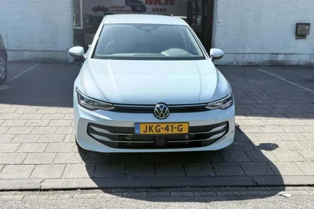 Volkswagen Golf (2025) thumbnail 4
