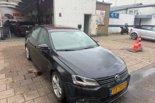 Volkswagen Jetta (2012) thumbnail 2