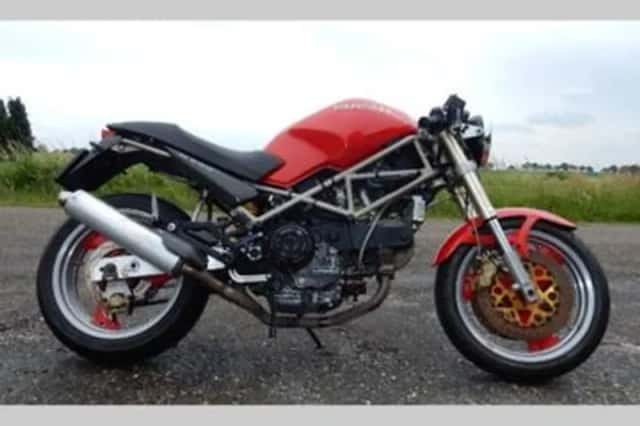 DUCATI M900 (1994) thumbnail 1