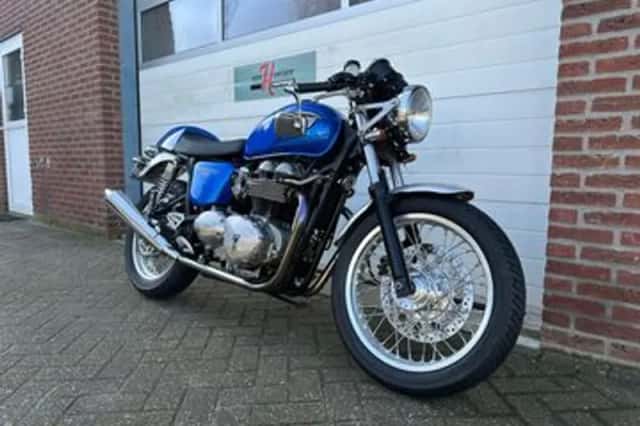 Triumph THRUXTON (2005) thumbnail 2