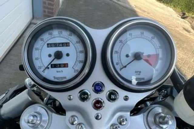 Triumph THRUXTON (2005) thumbnail 4