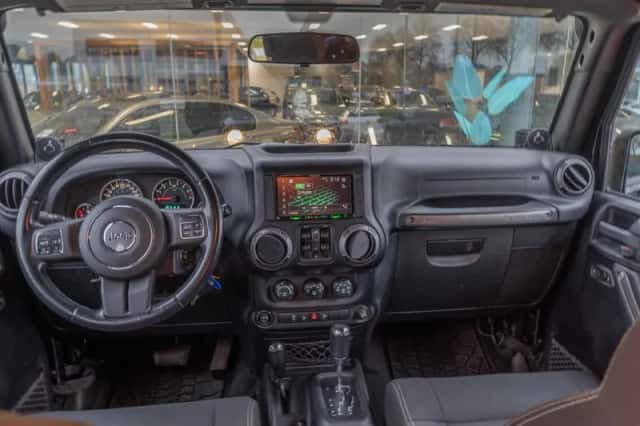 Jeep Wrangler (2012) thumbnail 3