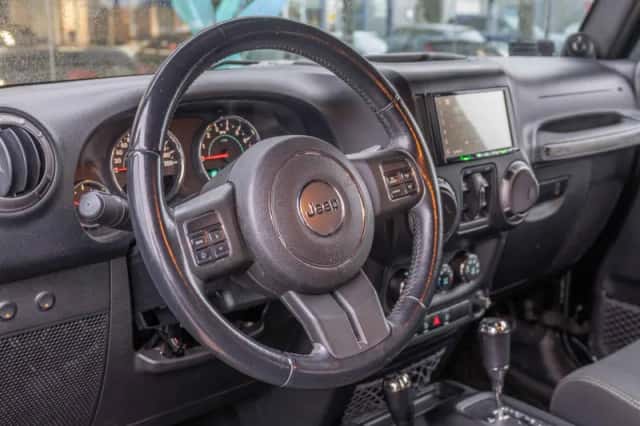 Jeep Wrangler (2012) thumbnail 4
