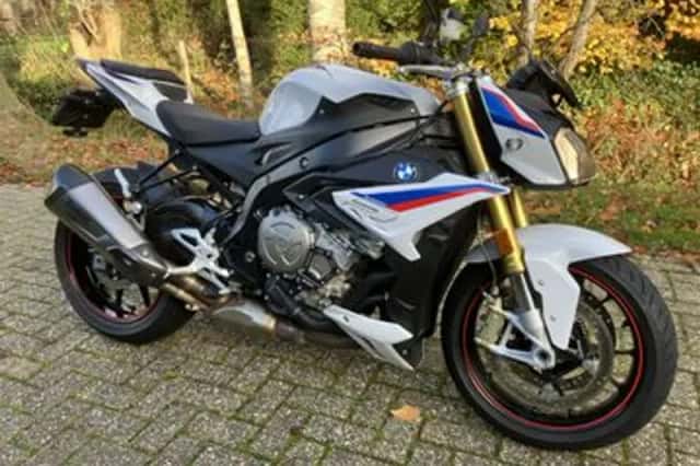 BMW S (2017) thumbnail 1