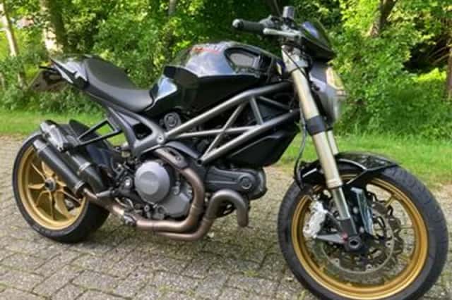 DUCATI M (2011) thumbnail 1