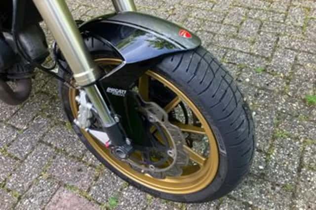 DUCATI M (2011) thumbnail 2