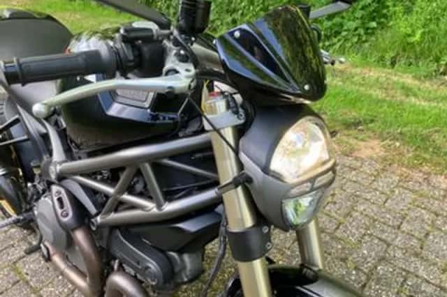 DUCATI M (2011) thumbnail 3