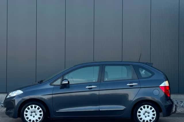 Honda FR-V (2006) thumbnail 3
