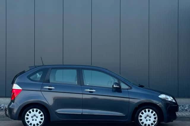 Honda FR-V (2006) thumbnail 4