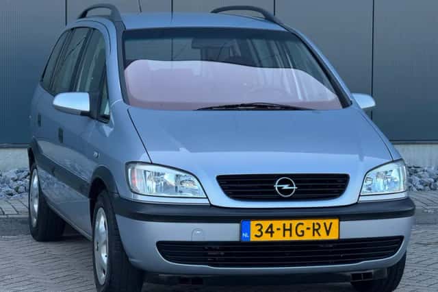 Opel Zafira (2001) thumbnail 2