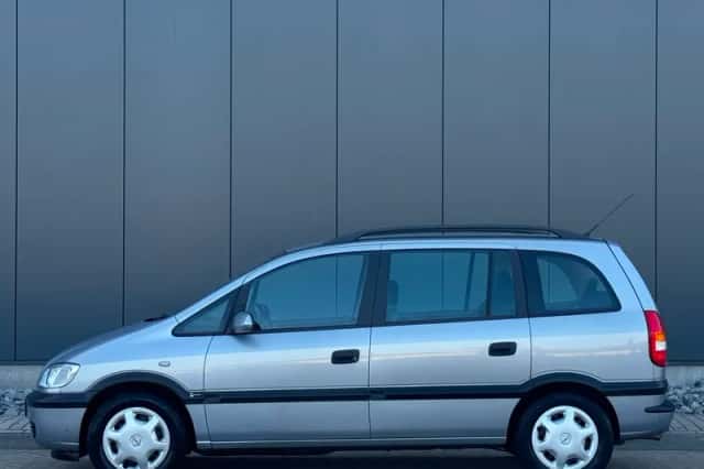 Opel Zafira (2001) thumbnail 3