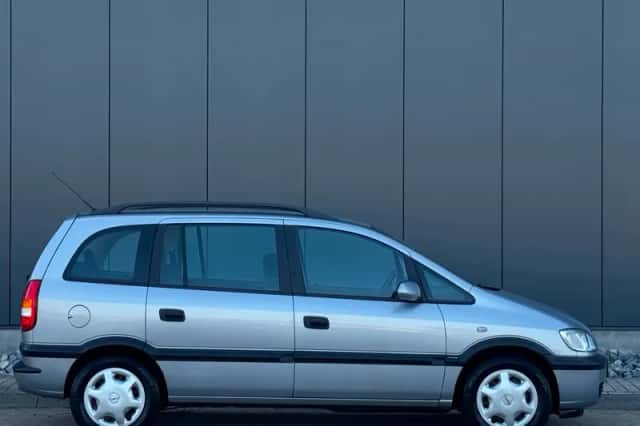 Opel Zafira (2001) thumbnail 4