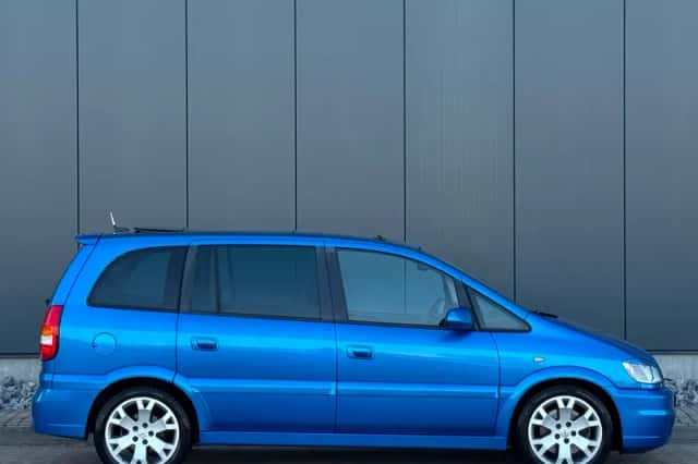 Opel Zafira (2002) thumbnail 4