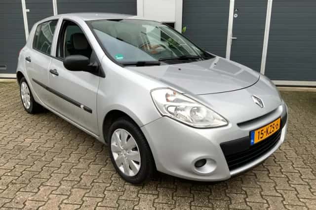 Renault Clio (2010) thumbnail 2