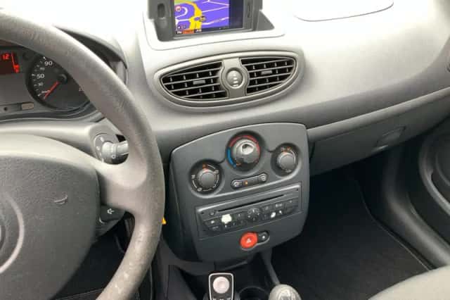 Renault Clio (2010) thumbnail 4