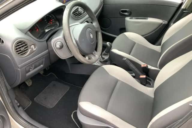 Renault Clio (2010) thumbnail 5