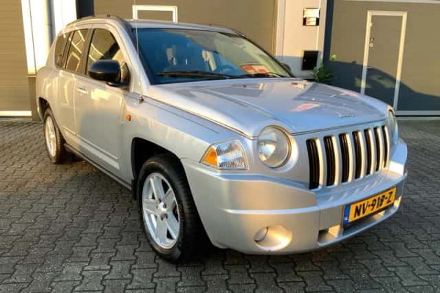 Jeep Compass (2010) thumbnail 2