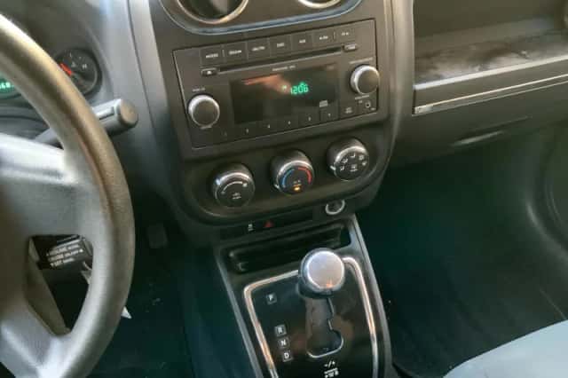 Jeep Compass (2010) thumbnail 4