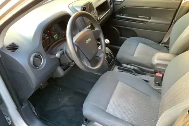 Jeep Compass (2010) thumbnail 5
