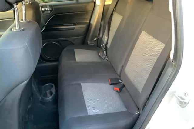 Jeep Compass (2010) thumbnail 6