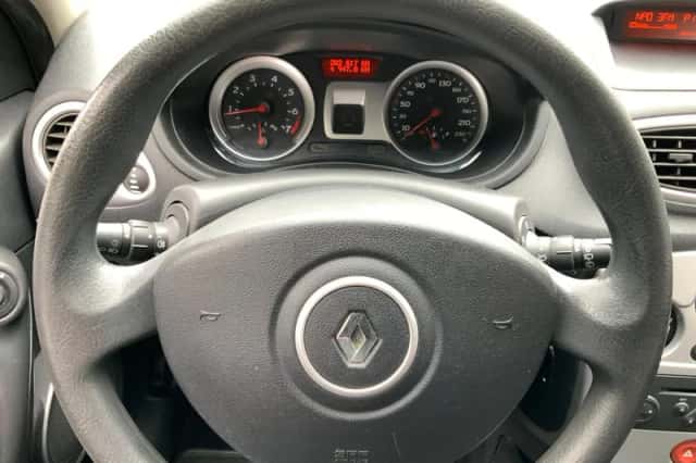 Renault Clio (2009) thumbnail 3