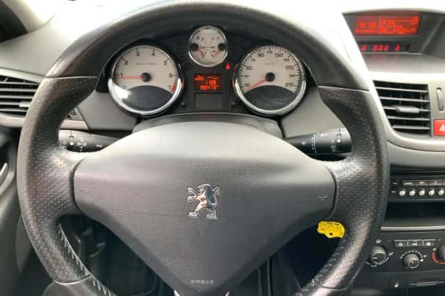 Peugeot 207 (2010) thumbnail 3