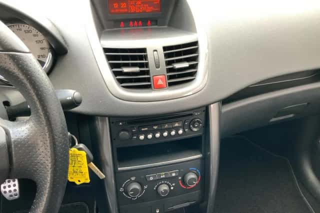 Peugeot 207 (2010) thumbnail 4