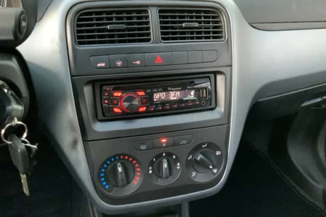 Fiat Grande Punto (2010) thumbnail 4