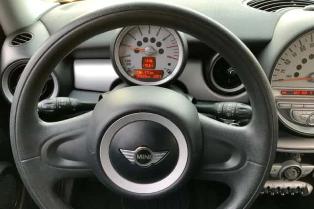 MINI Cooper (2007) thumbnail 3