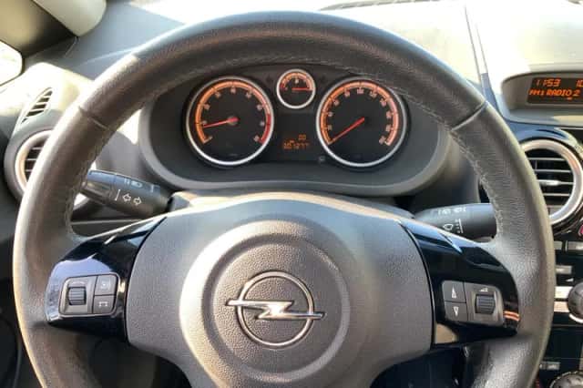 Opel Corsa (2012) thumbnail 3