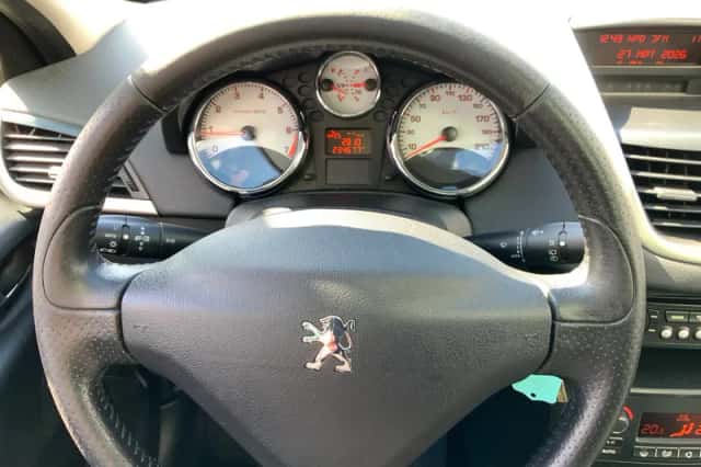 Peugeot 207 (2010) thumbnail 3