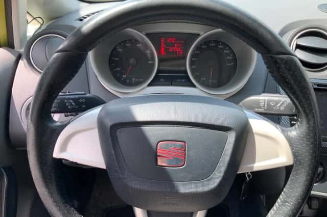 SEAT Ibiza (2010) thumbnail 3