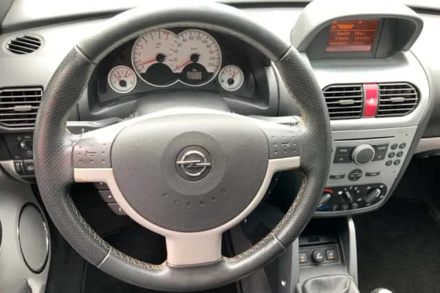 Opel Tigra TwinTop (2009) thumbnail 4