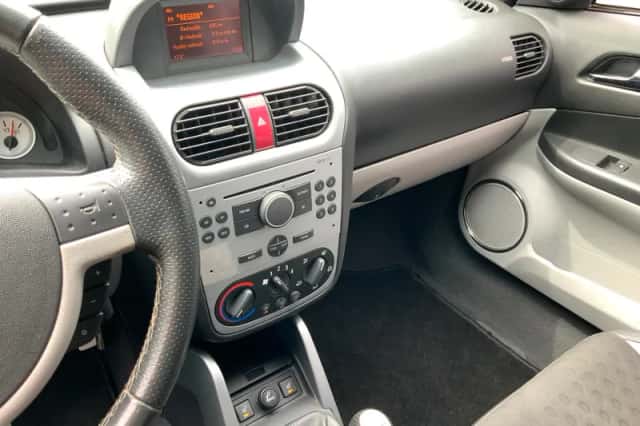 Opel Tigra TwinTop (2009) thumbnail 5