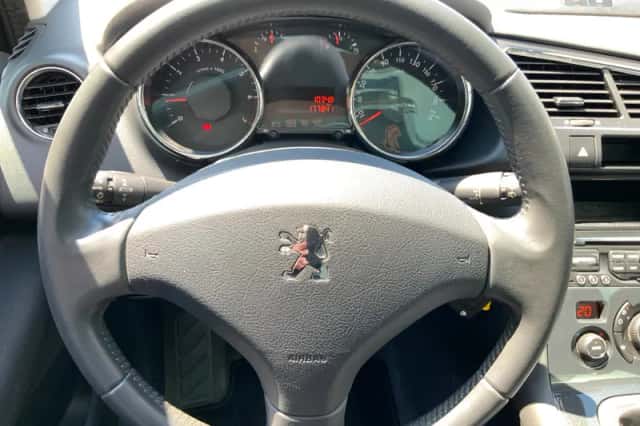 Peugeot 3008 (2011) thumbnail 3