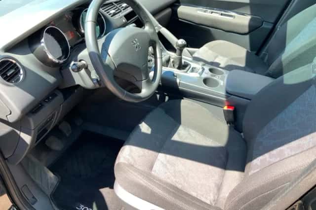 Peugeot 3008 (2011) thumbnail 5